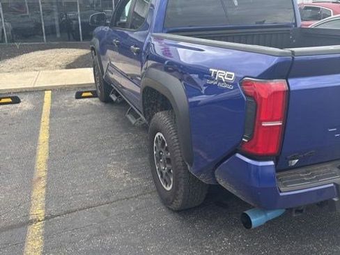 Used 2025 Toyota Tacoma TRD Off-Road AWD/4WD image 4
