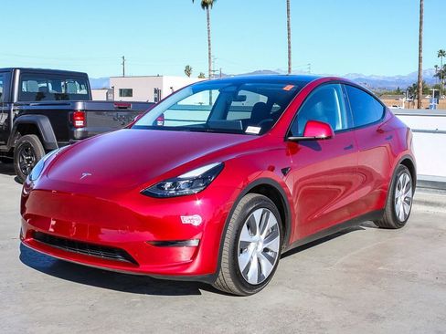Used 2024 Tesla Model Y Long Range image 4