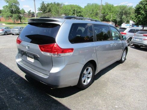 Used 2011 Toyota Sienna LE w/ Towing Pkg FWD image 8