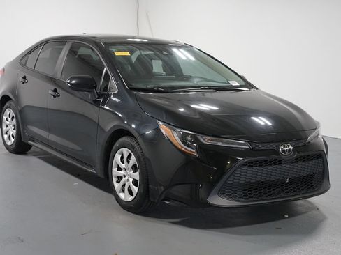 Certified 2022 Toyota Corolla LE FWD image 3