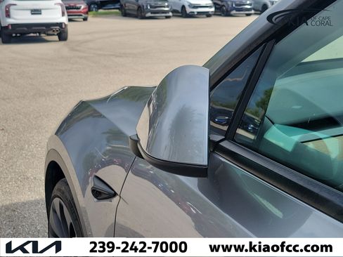 Used 2025 Tesla Model Y Performance AWD/4WD image 8