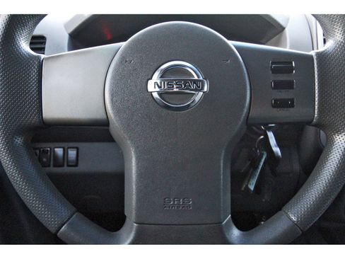 Used 2010 Nissan Frontier SE image 17