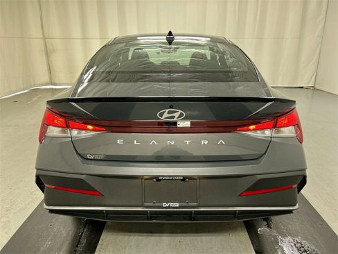 Used 2025 Hyundai Elantra Sport image 20