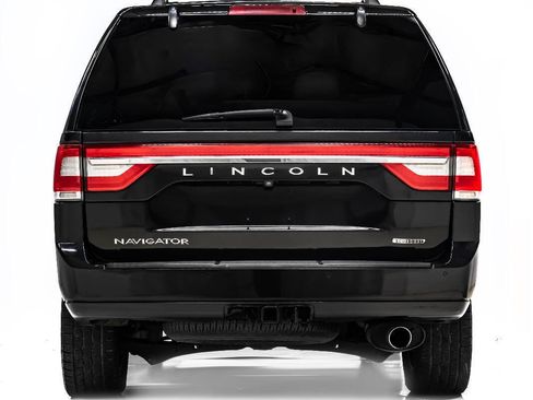 Used 2015 Lincoln Navigator 2WD image 8