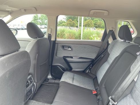 Used 2023 Nissan Rogue SV FWD image 17
