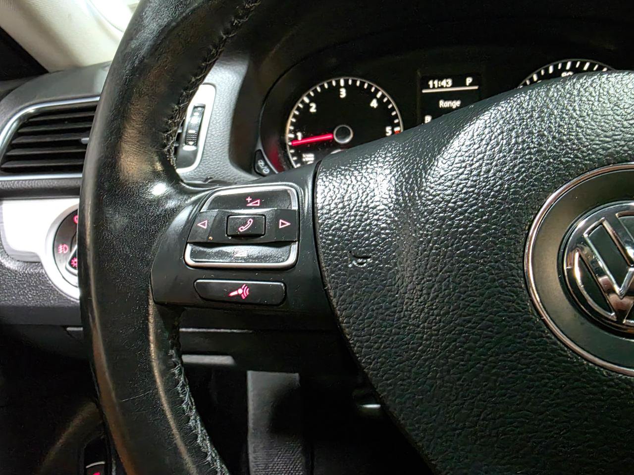 Used 2013 Volkswagen Passat TDI SE FWD image 27