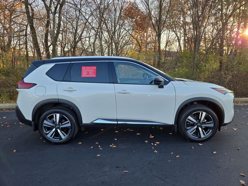 Certified 2023 Nissan Rogue SL image 3