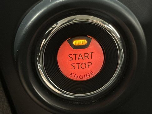 Used 2023 Nissan Titan SV image 38