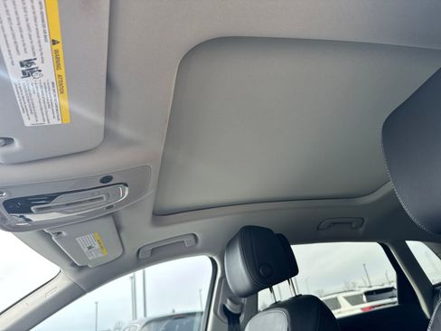 Used 2024 Audi Q8 e-tron Premium image 21