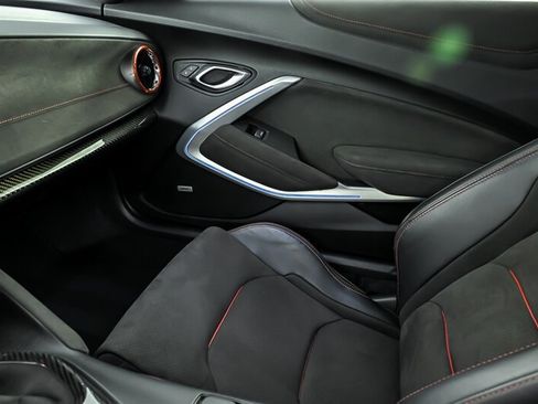 Used 2020 Chevrolet Camaro ZL1 RWD image 28