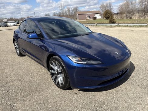 Used 2024 Tesla Model 3 Standard Range image 1