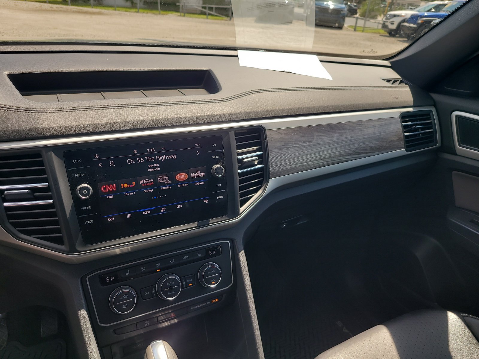 Used 2021 Volkswagen Atlas Cross Sport SE w/ Panoramic Sunroof Package FWD image 19