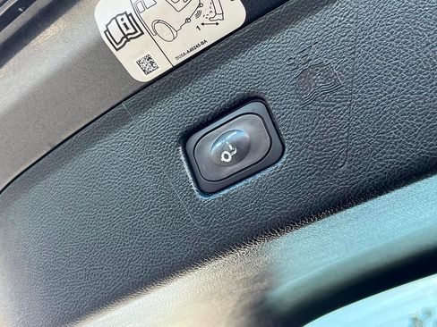 Used 2019 Ford Edge Titanium w/ Cold Weather Package image 10