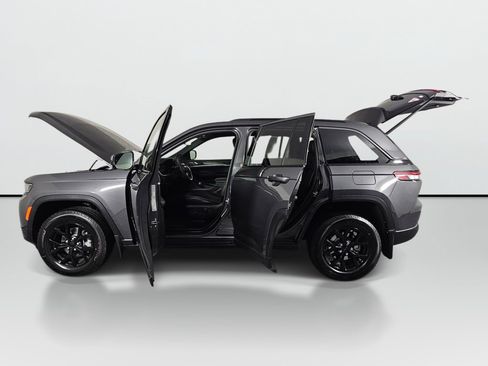 New 2026 Jeep Grand Cherokee Altitude AWD/4WD image 11