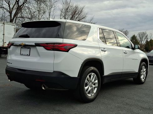 Used 2023 Chevrolet Traverse LS AWD/4WD image 9