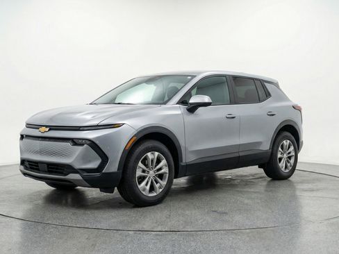 Used 2025 Chevrolet Equinox LT image 3