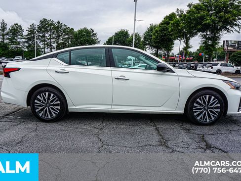 Used 2025 Nissan Altima 2.5 SV FWD image 10