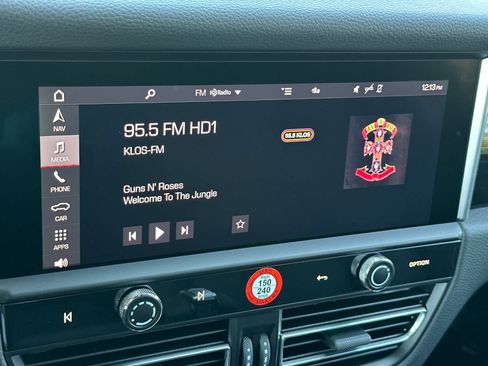 Certified 2025 Porsche Macan AWD/4WD image 20