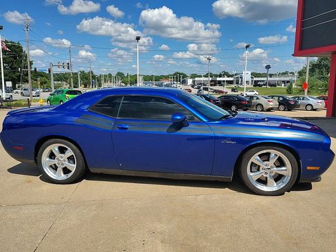 Used 2012 Dodge Challenger R/T RWD image 4