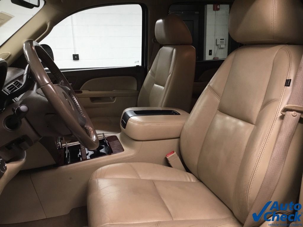 Used 2011 Chevrolet Avalanche LTZ AWD/4WD image 37