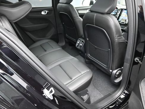 New 2025 Volvo XC40 B5 Core w/ Protection Package Premier image 33