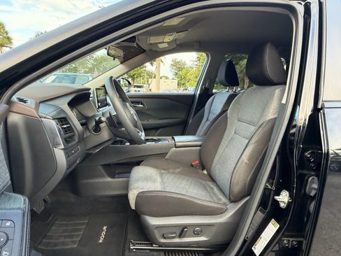 Used 2023 Nissan Rogue SV FWD image 9