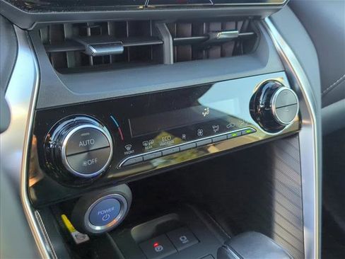 Used 2021 Toyota Venza XLE image 20