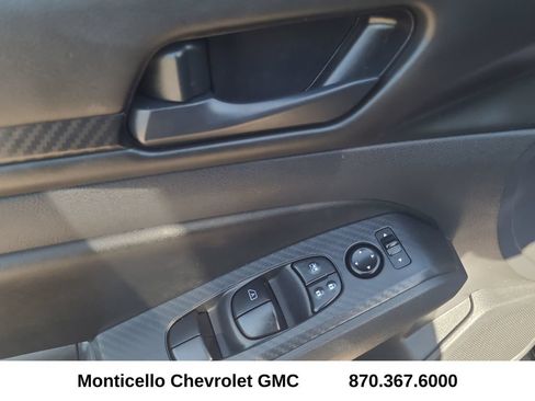 Used 2025 Nissan Altima 2.5 S FWD image 13