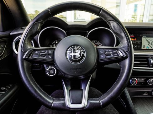 Used 2023 Alfa Romeo Stelvio Ti AWD/4WD image 14