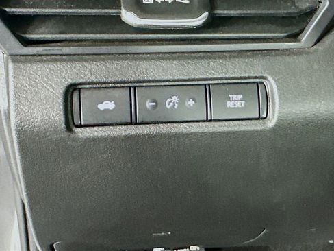 Used 2024 Nissan Altima 2.5 SV image 12