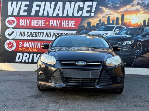 Used 2014 Ford Focus SE w/ SE Winter Package FWD image 3