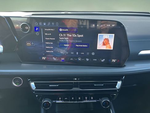 New 2026 Chevrolet Traverse LT image 13