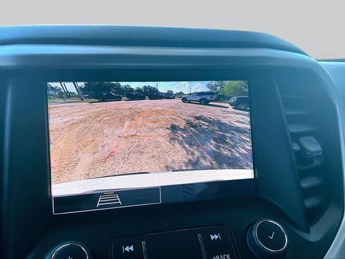Used 2022 GMC Acadia SLE FWD image 29