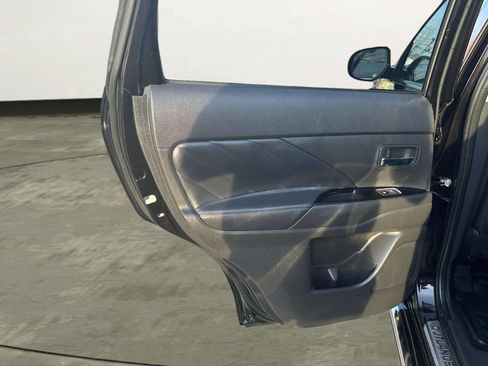 Used 2018 Mitsubishi Outlander GT image 12