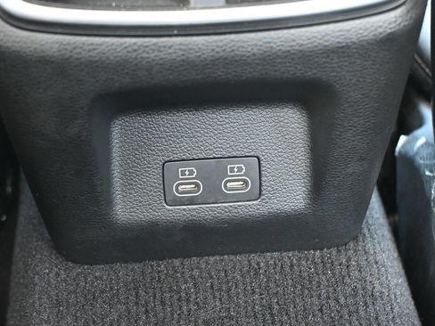 Used 2025 Genesis G70 2.5T RWD image 32