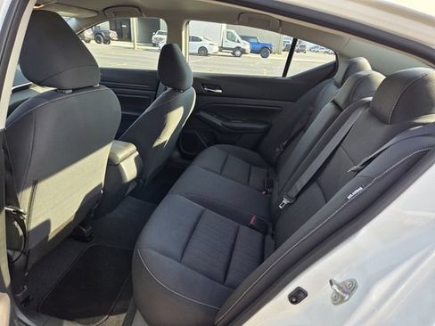 Used 2022 Nissan Altima 2.5 S FWD image 9