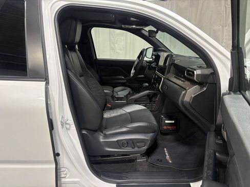 Used 2024 Toyota Tacoma TRD Sport w/ TRD Sport Premium Package AWD/4WD image 8