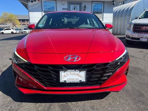 Used 2021 Hyundai Elantra SE FWD image 2