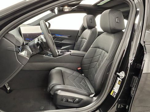 Used 2025 BMW i5 M60 w/ Premium Package image 27