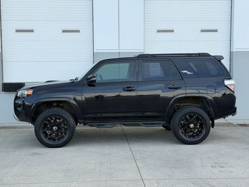 Used 2019 Toyota 4Runner TRD Off-Road Premium image 2