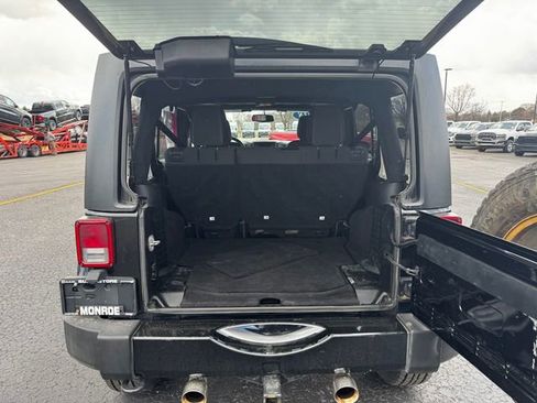 Used 2018 Jeep Wrangler Unlimited Sahara image 17