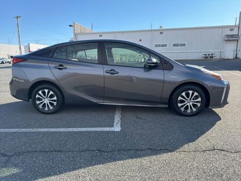 Used 2022 Toyota Prius XLE image 10