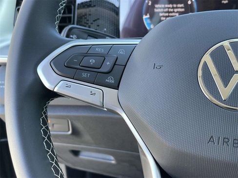 New 2025 Volkswagen Tiguan SE image 23