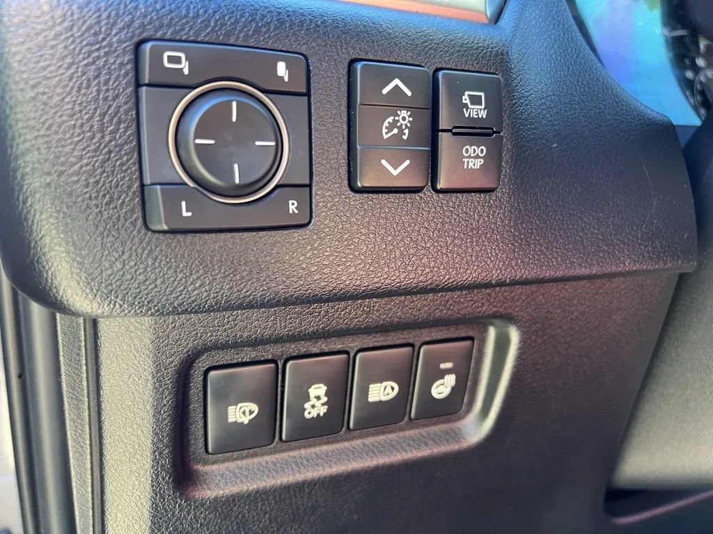 Used 2023 Lexus GX 460 Luxury w/ Accessory Package AWD/4WD image 25