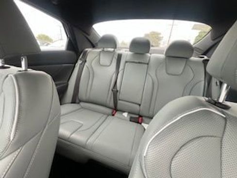 Used 2025 Hyundai Elantra Limited image 16