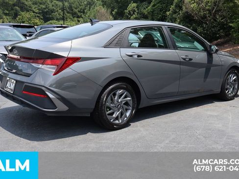 Used 2024 Hyundai Elantra SEL FWD image 6