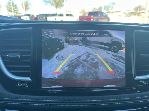 Used 2022 Chrysler Pacifica Touring-L w/ S Appearance Package image 57