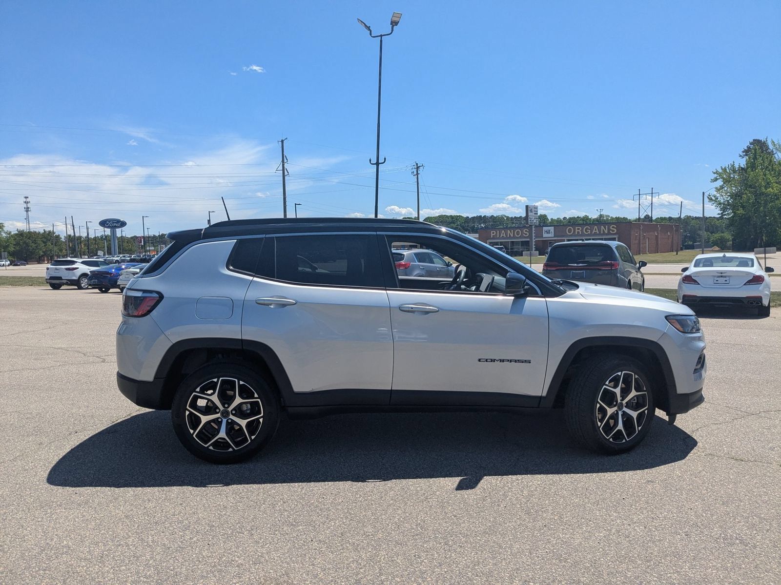Used 2025 Jeep Compass Limited AWD/4WD image 11