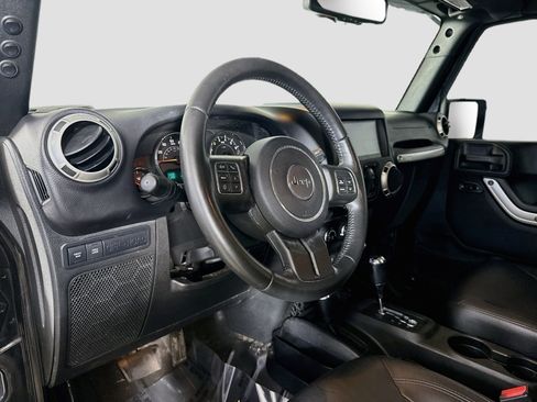 Used 2018 Jeep Wrangler Unlimited Rubicon w/ Cold Weather Group AWD/4WD image 23