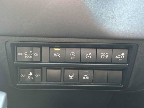 Used 2023 Toyota Tundra Platinum AWD/4WD image 17